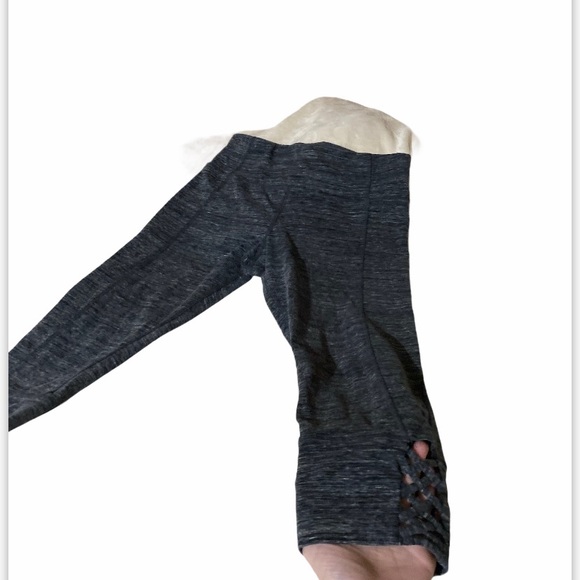 Calvin Klein Capri leggings open crisscross at end - Picture 4 of 6